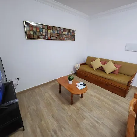 Coral 4 - 1 Bed Apt With Balcony In Abrigos Apartment *